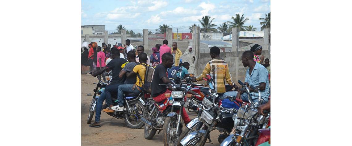 Moto-taxistas bloqueiam EN1 em Nampula em protesto contra escassez de gasolina