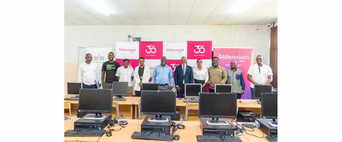 Millennium bim apoia Instituto Industrial de Maputo com entrega de equipamento informático