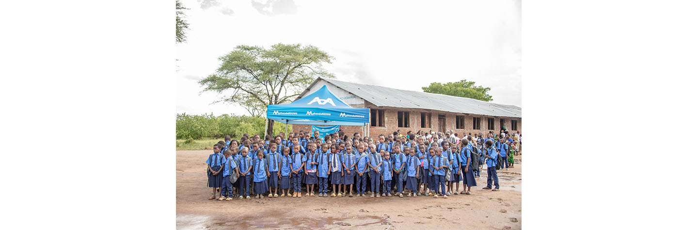 Mphanda Nkuwa oferece material escolar às crianças da Escola Primária de Chirodzi – Nsanangue
