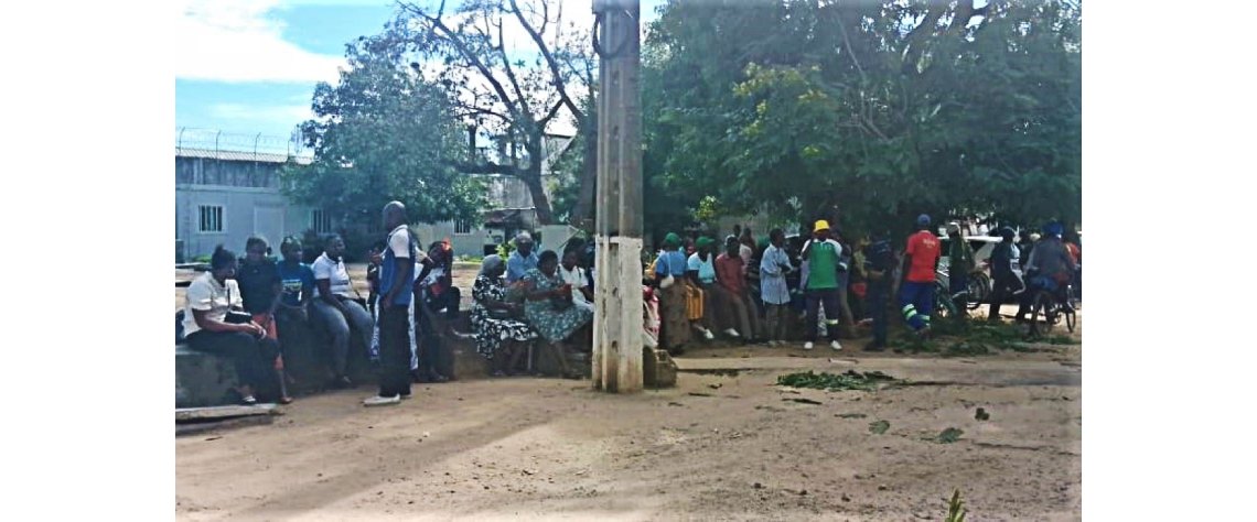 Funcionários paralisam actividades na Autarquia de Quissico por falta de salários há quatro meses