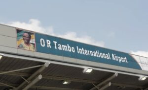 Mala de alto quadro do Estado moçambicano “vandalizada” no Aeroporto Internacional Oliver Thambo