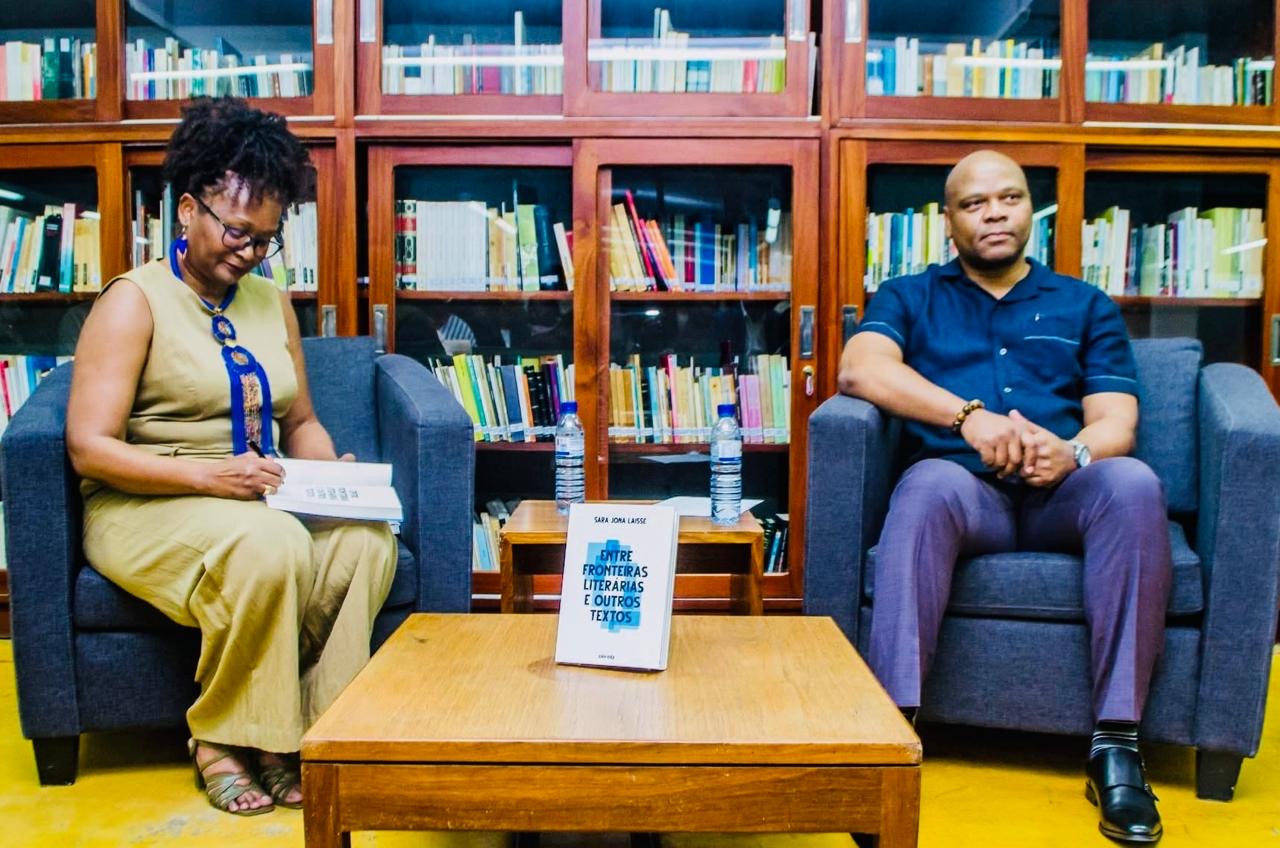 Apresentação do Livro, Entre Fronteiras Literárias e Outros textos, de Sara Jona Laisse