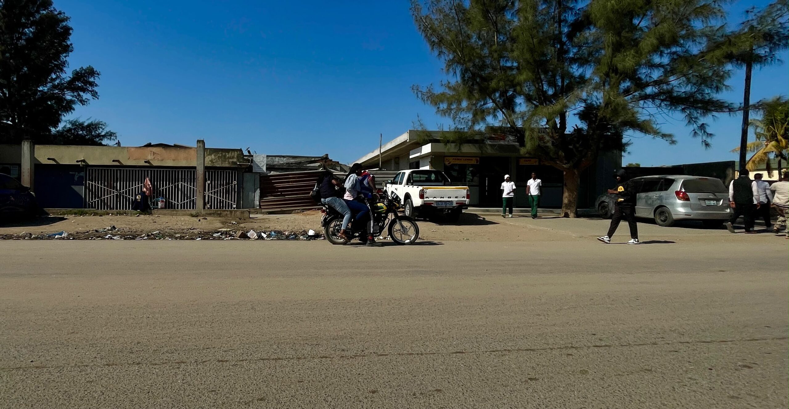 Transportadores paralisam actividades e moto-táxis tornam-se principal alternativa de mobilidade