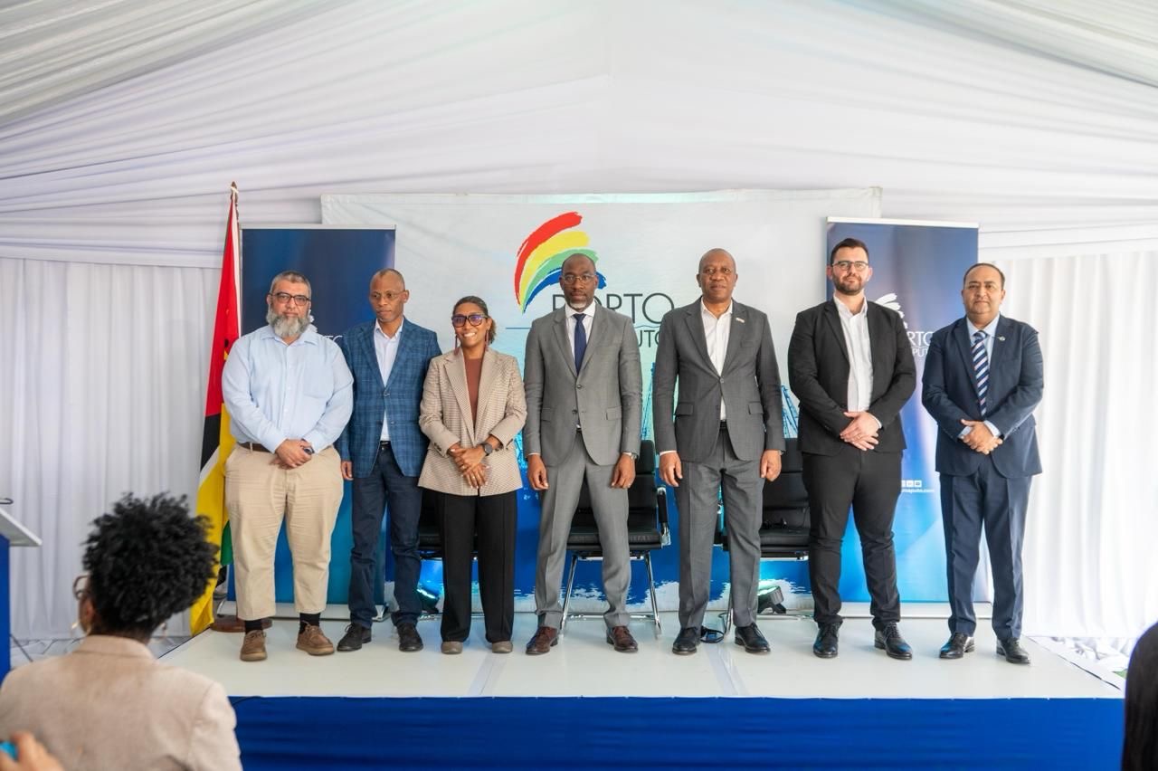 Dois novos guindastes de USD 13,2 milhões reforçam operação do Porto de Maputo