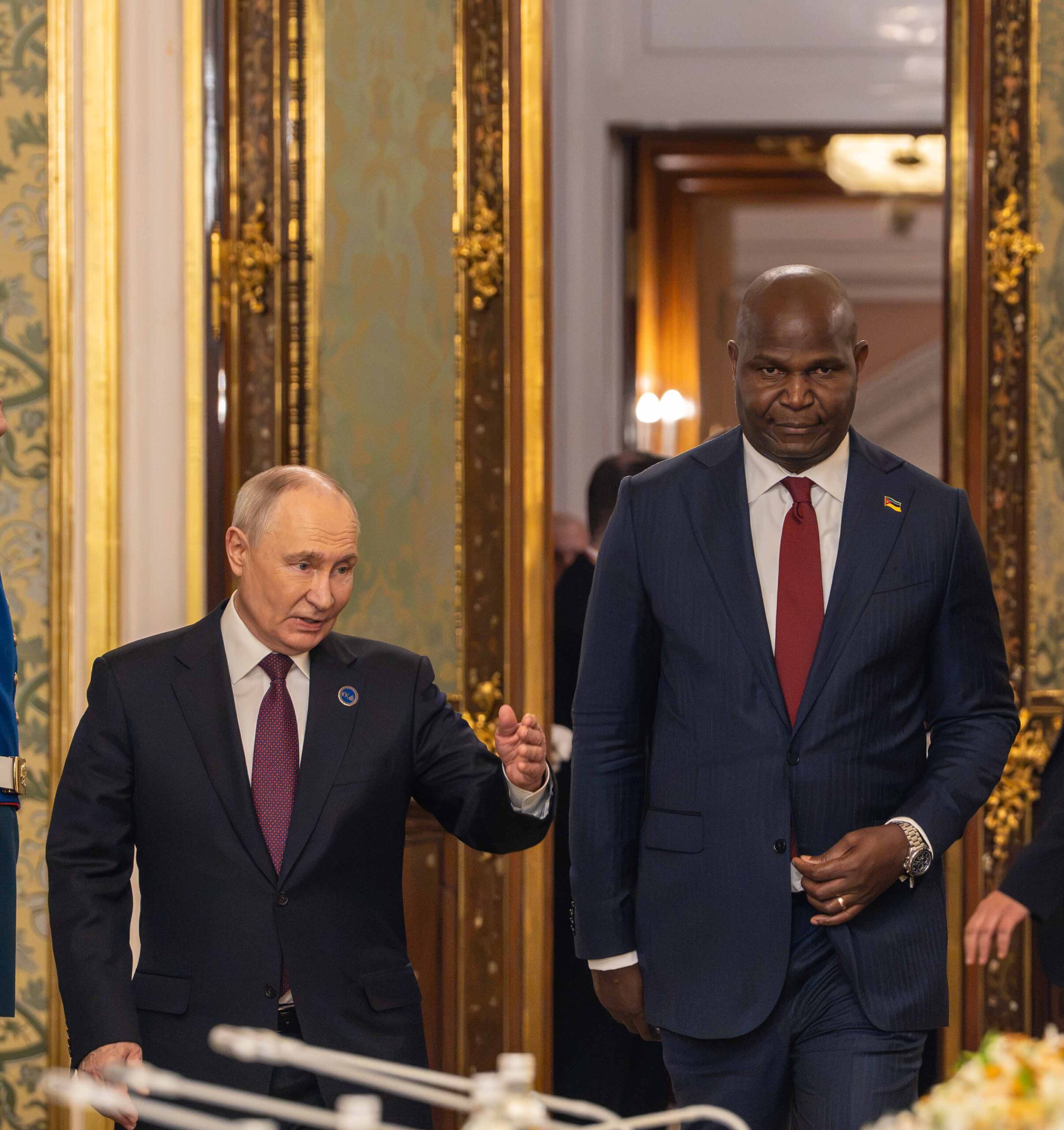 Putin anuncia a Chapo reforço da cooperação económica após comércio bilateral quase duplicar